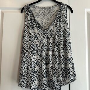 Athleta sleeveless V-Neck Printed Top